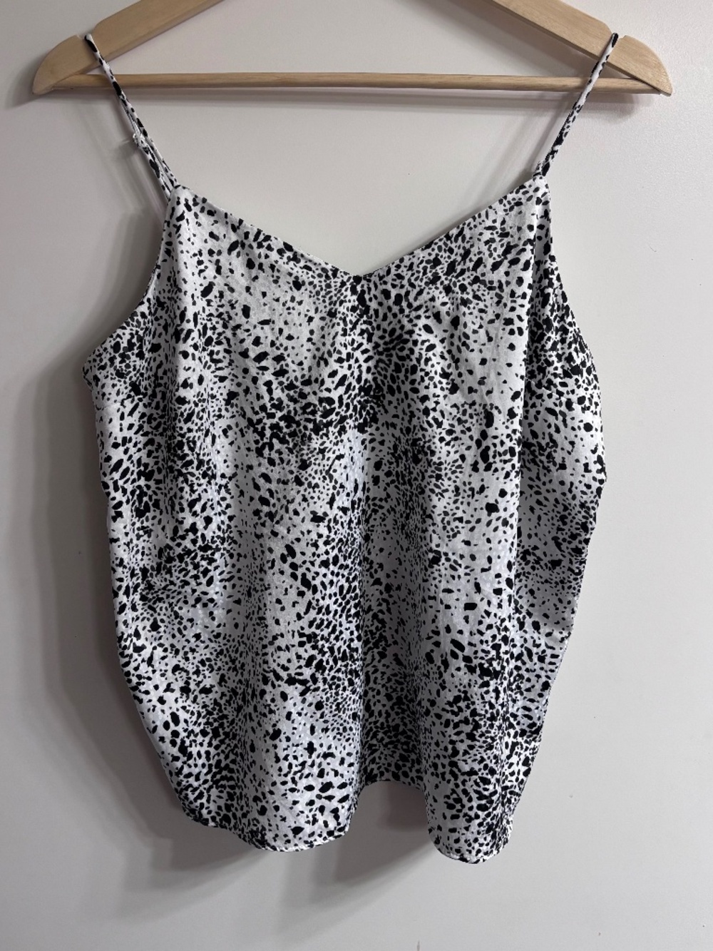 Nine West Black White Speckled Satin V-Neck Vented Camisole Top Size M
